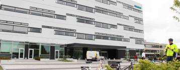 工業(yè)除濕干燥機(jī)、濕度控制器和循環(huán)風(fēng)機(jī)設(shè)備為西門子員工快速烘干衣服